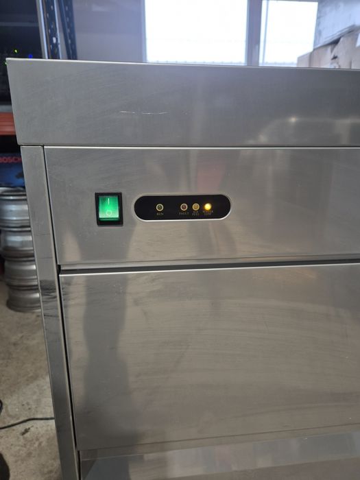 Masina, aparat de fulgi de gheata