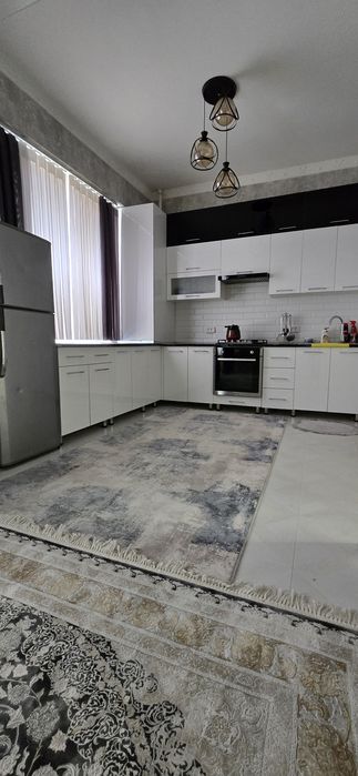 Srochno Do'stlik metro bekatiga yaqin 3 xonali uy arendaga beriladi.