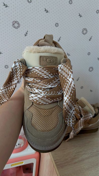 Продам зимние  угги