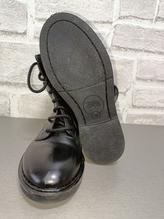 Ghetuțe de toamna-primavara ,negre ,întreținute,fara urmă de uzura pro