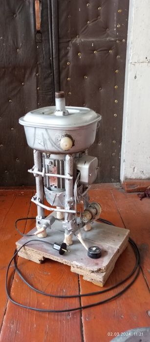 Босқон(темирчиларга) ва газ тортқич хам. .СССРники янги