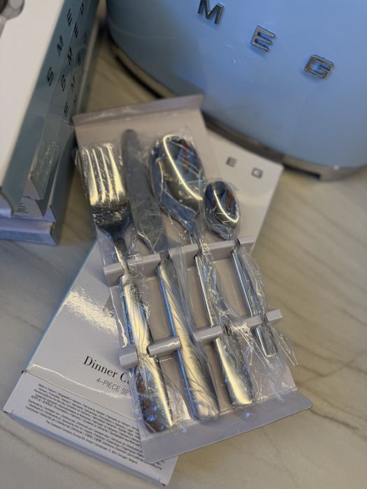 Set de 6 tacamuri Smeg, noi