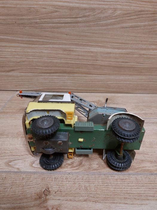 Стара метална играчка камионче