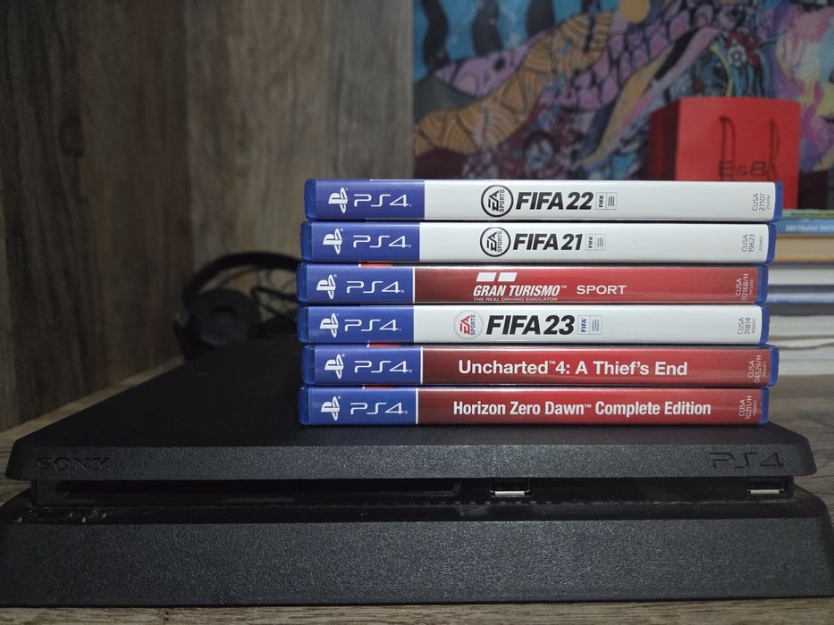 Vând ps4 slim in stare excelenta(plus cablu hdmi si toate jocurile din poza)