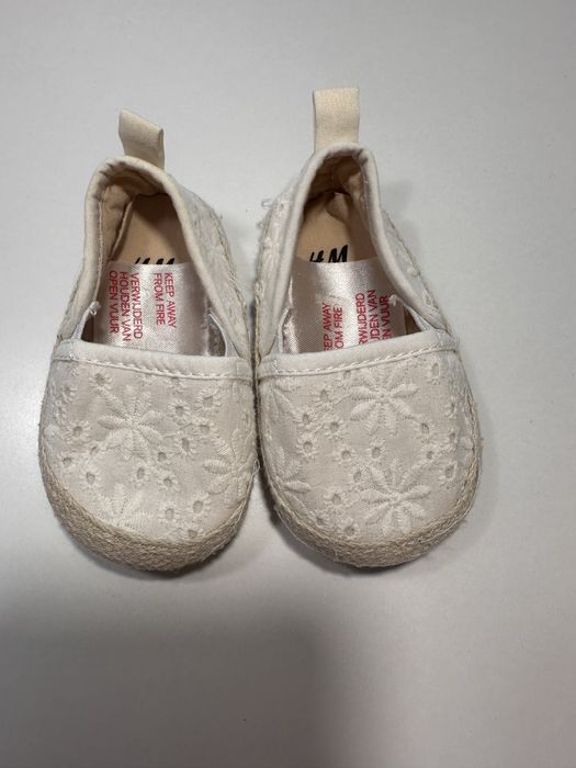 Бебешки обувки  за 6-9 месеца