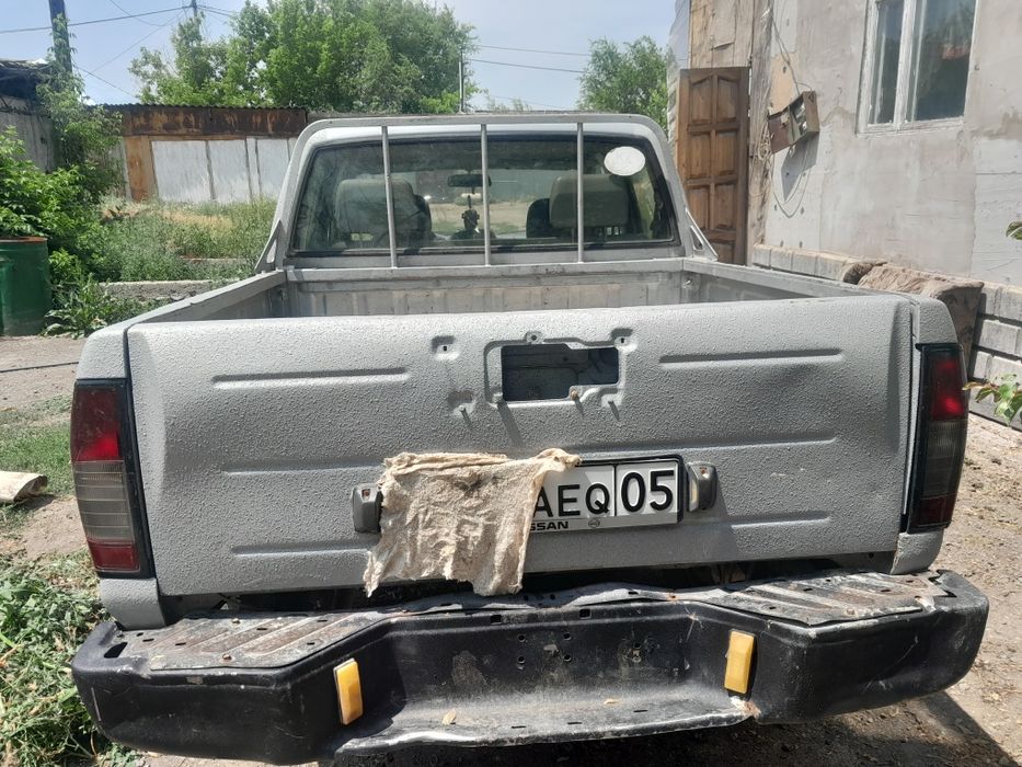 Ниссан пикап МП300 рамный 2.4