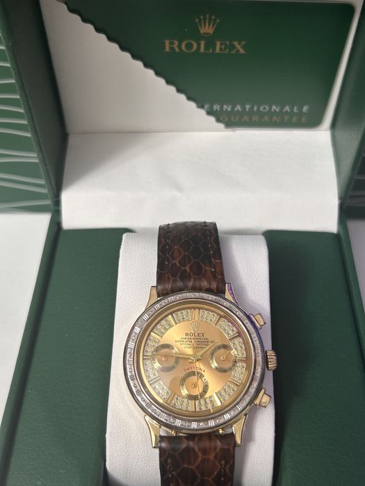 Золотые часы с бриллантами