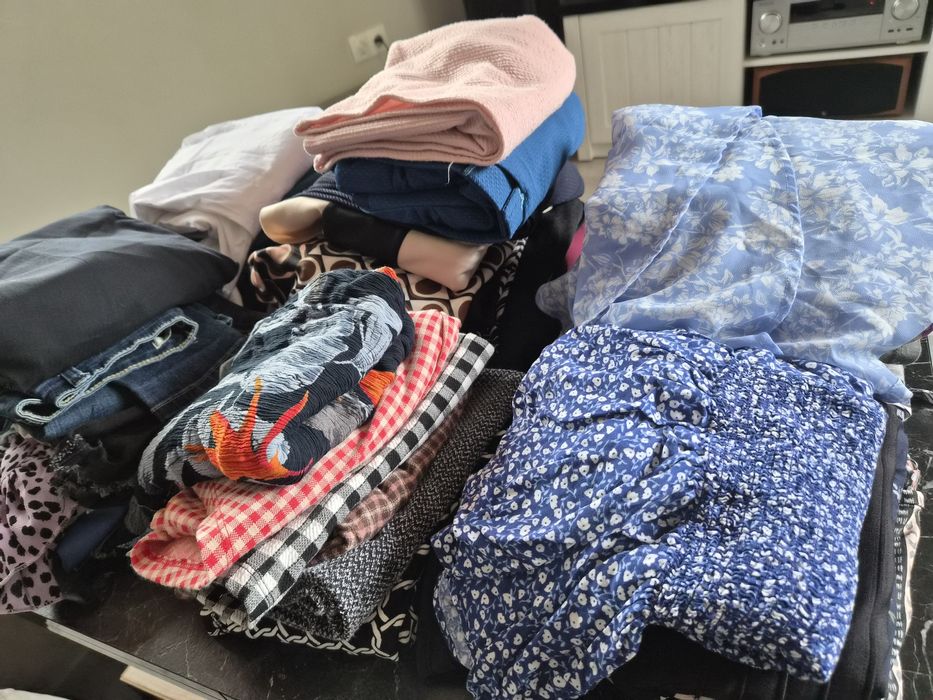 Лот 44 броя дамски дрехи размер S / XS