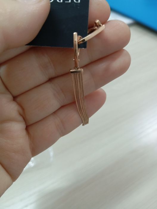 Продам золотые серьги