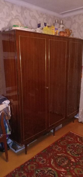 Шкаф трёхдверный