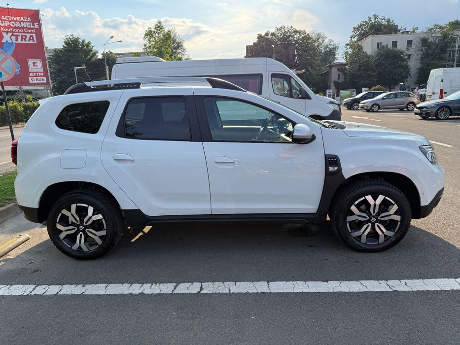 Dacia Duster Diesel 1.5dCi 4WD, echipare Prestige  an 2022, istoric service, TVA deductibil, car vertical, garantie 12 luni