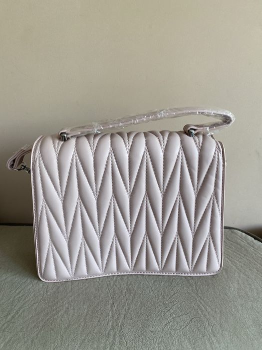 Страхотна чисто нова дамска чанта с дълга дръжка