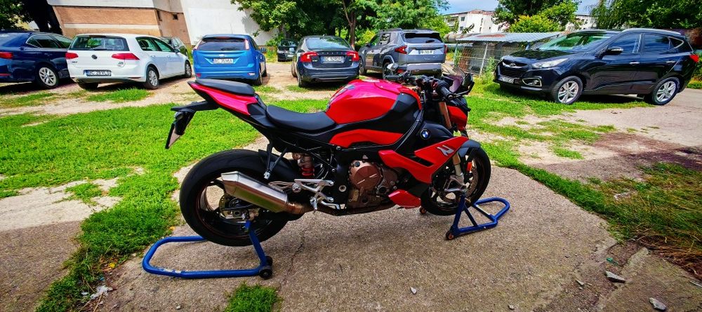 Bmw s1000r impecabil îngrijita ca la carte 13000 km