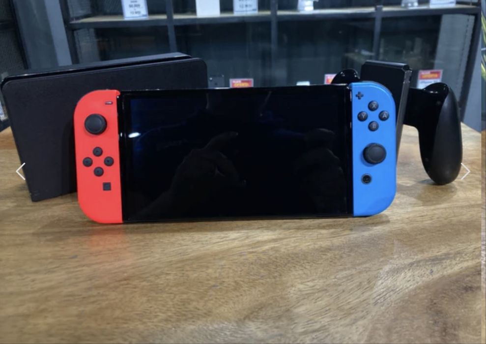 Nintendo Switch Oled + Super Mario