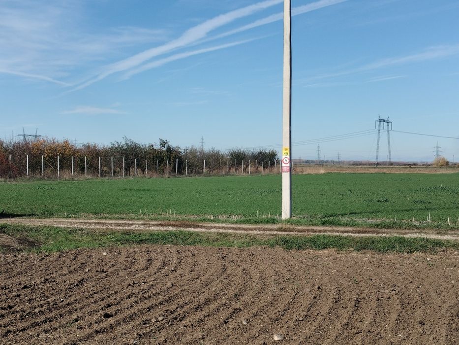 Teren intravilan de 1100 mp, la 2.5 km de Slatina loc. Proaspeți
