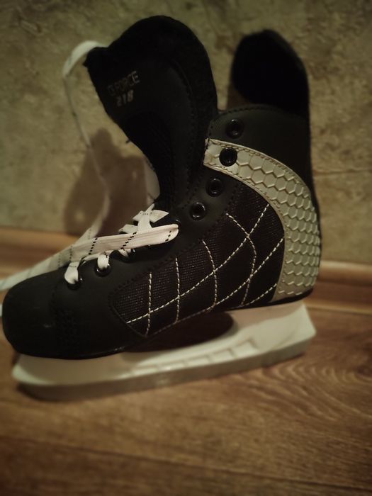 Коньки хоккейные