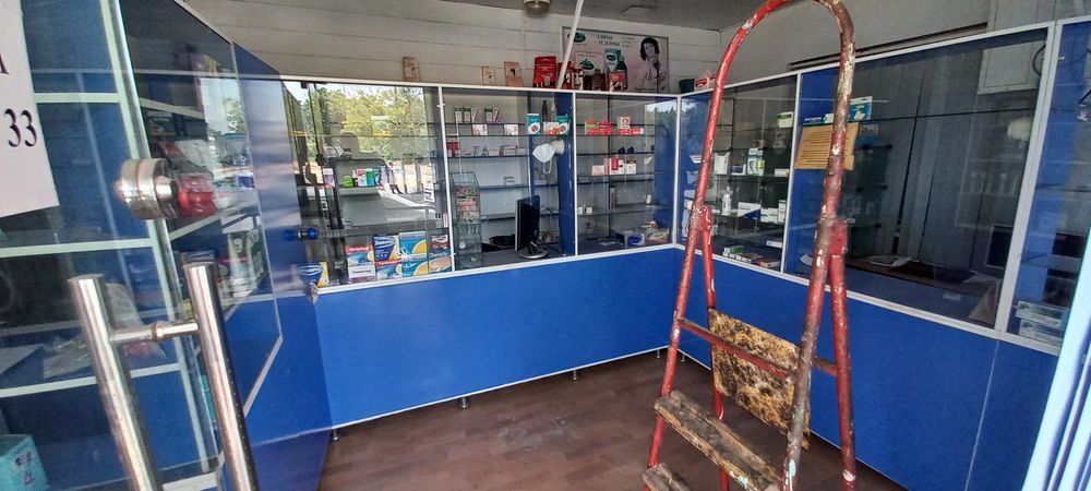 Продам витрины для аптеки