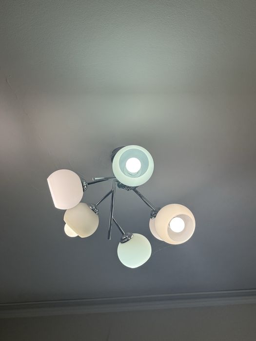 Продам люстры, в хорошем состоянии…………………