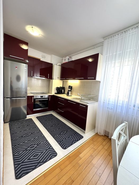 Proprietar,vând apartament 3 camere și 2 băi în Torontalului