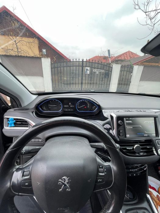 Vând peugeot 2008