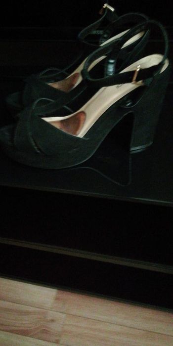 Черные бархатные босоножки