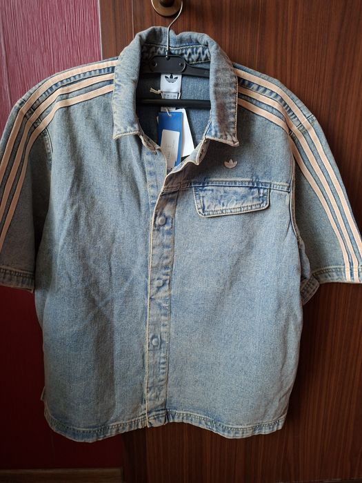 Дамско яке на Adidas и риза