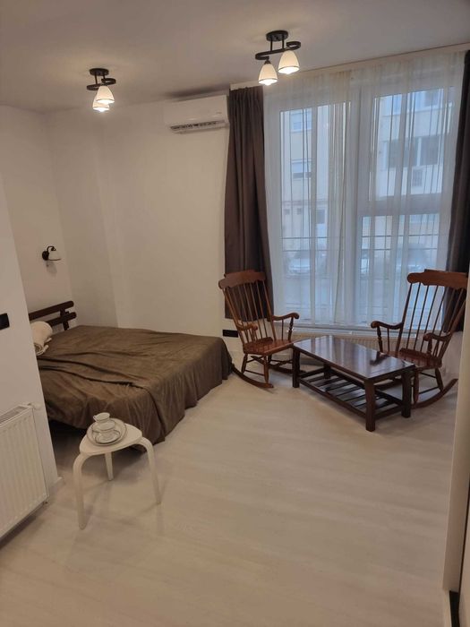 Proprietar,închiriez ap. 1 camera  Intim ,loc de parcare pe C.F.