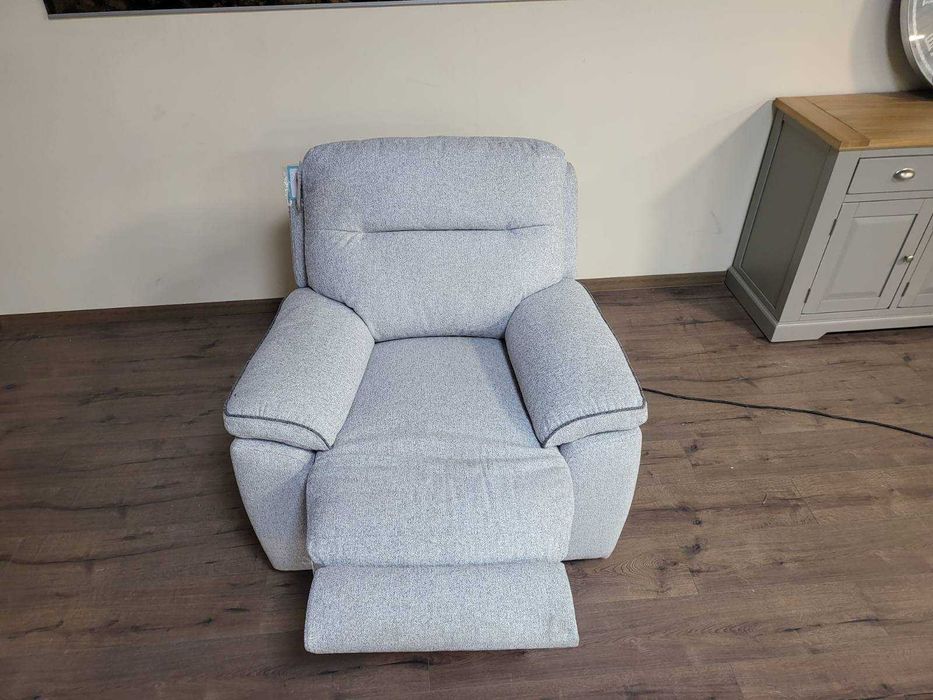 Светло сив фотьойл от плат с електрически релаксиращ механизъм