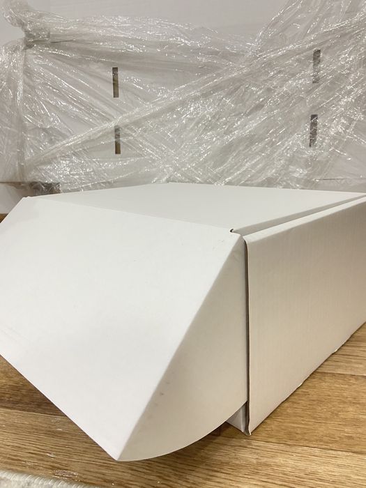 Большие белые коробки