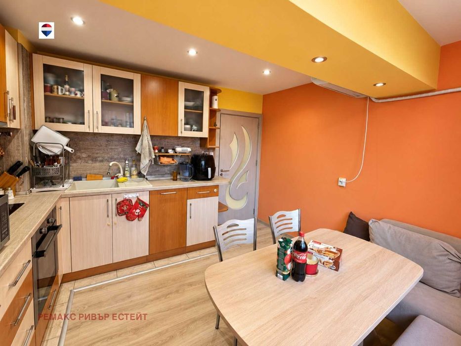 Продава се Двустаен апартамент в Русе, Родина 2 - 68 кв.м за 1803 €/кв.м - Снимка #2