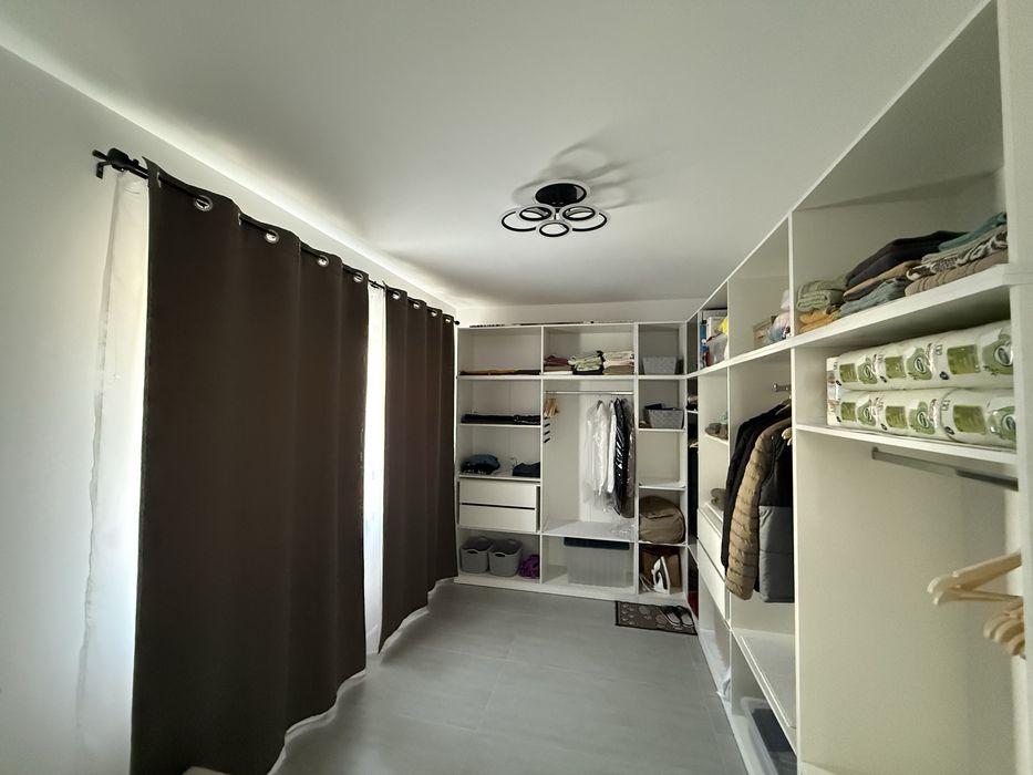 Casa 4 camere cu garaj si gradina