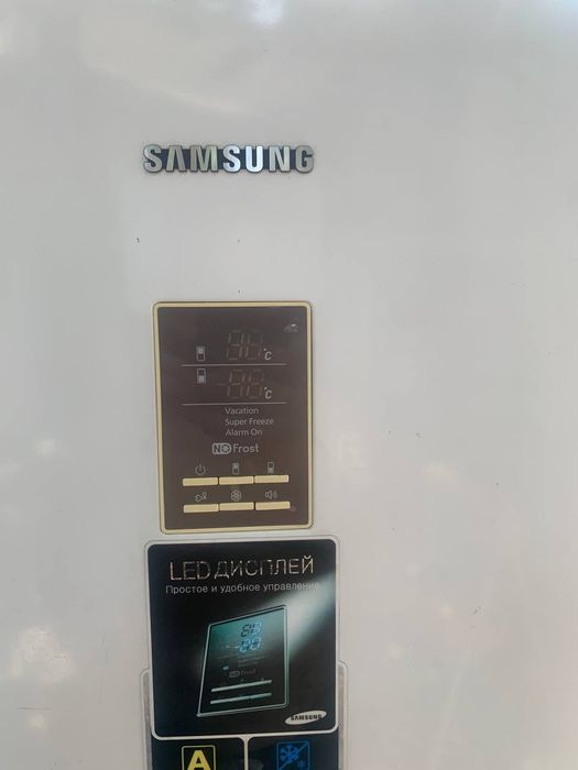 Холодильник Samsung