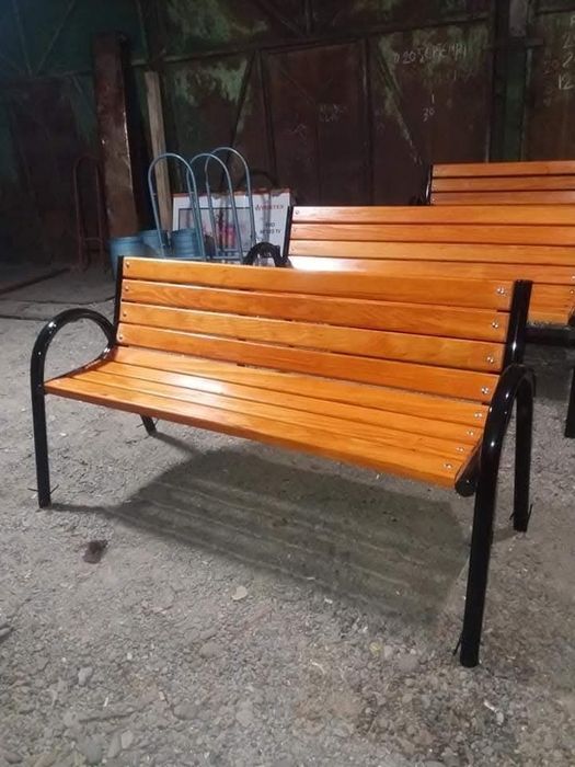 Seturi de mese și bănci