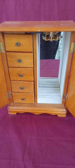 caseta din lemn pentru bijuterii