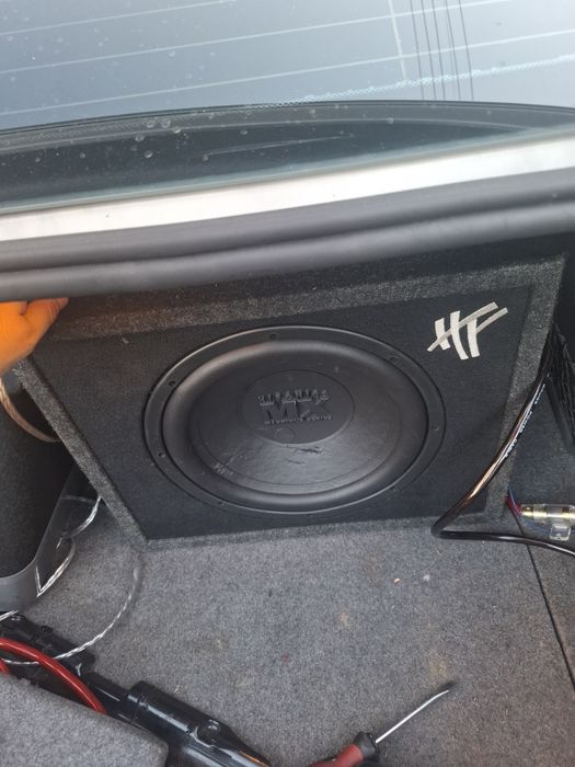Бас Каса Hifonics 800Rms+Усилвател Crunch1200w
