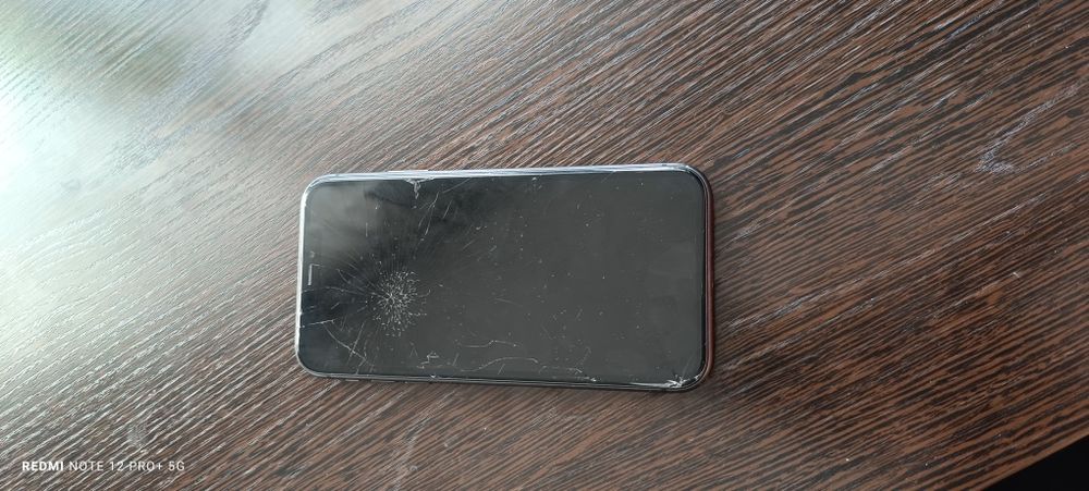 Продаю IPhone 11