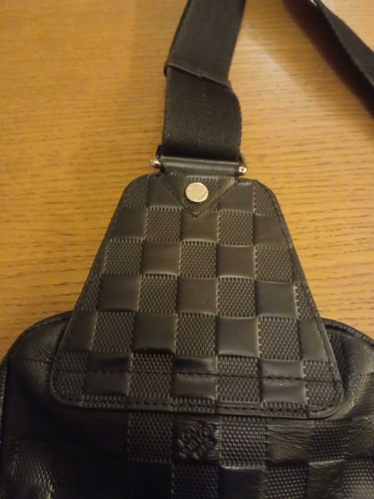 Louis vuitton sling bag