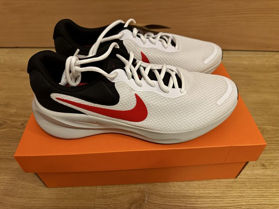Nike Revolution 7 маратонки  Абсолютно оригинални чисто нови