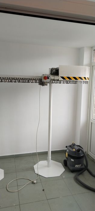 Conveior umerase haine