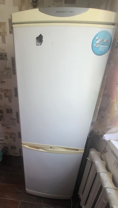 Продам холодильник 50000тг