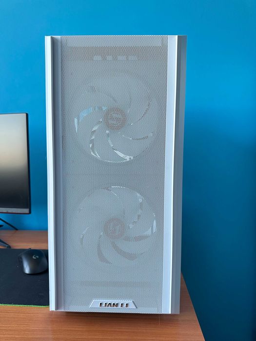 Пълен геймърски сетъп RTX 4070 / Ryzen 7 5800X3D + 165Hz монитор + Logitech G Pro + Razer Huntsman V2