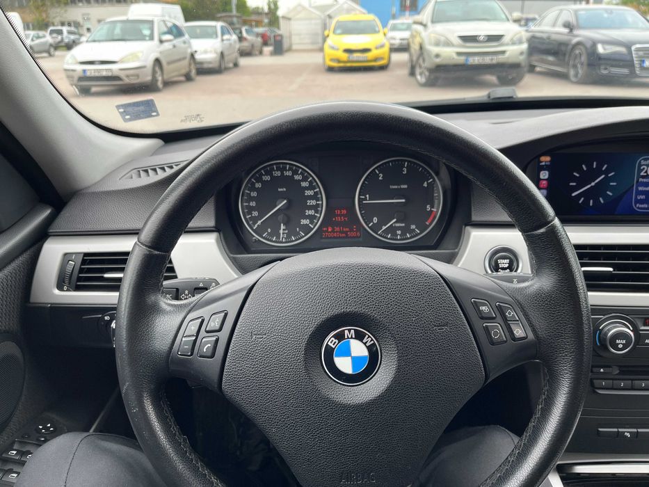 BMW 320d xDrive CarPlay LED