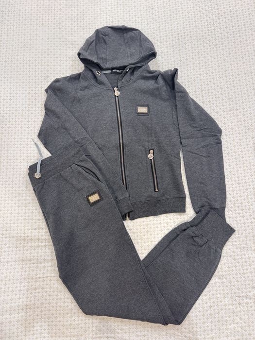 Спортивный костюм в хорошем состоянии.