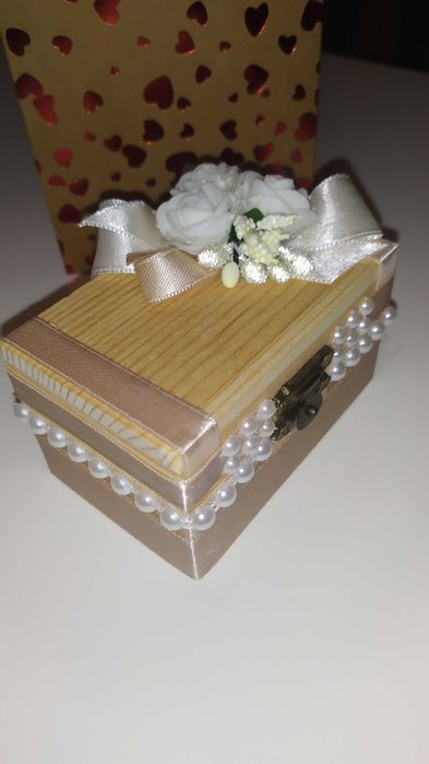 Чисто нова кутийка за сватбени халки