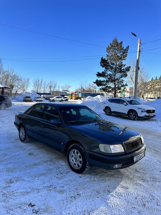Audi 100 c4.