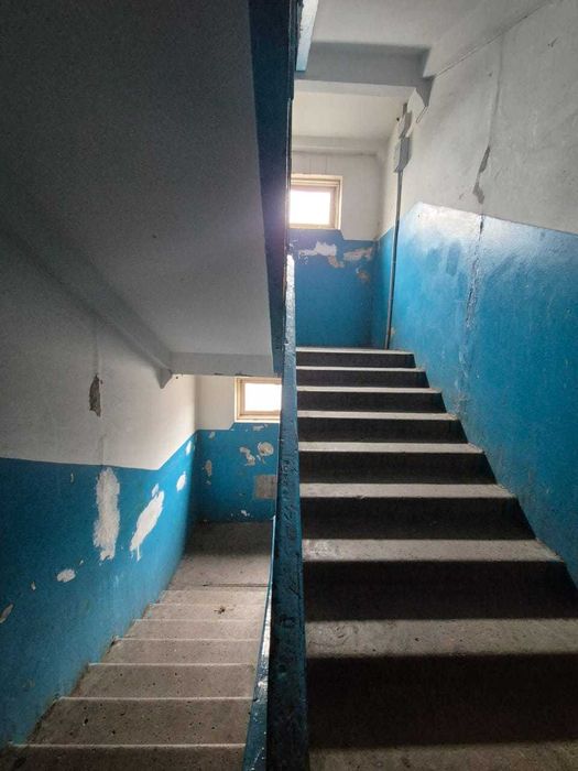 Продам 2 комн квартиру на 6 мкр