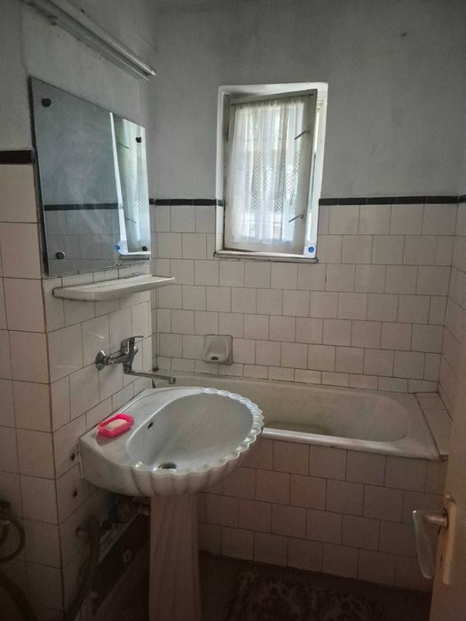 Vand apartament.2 camere