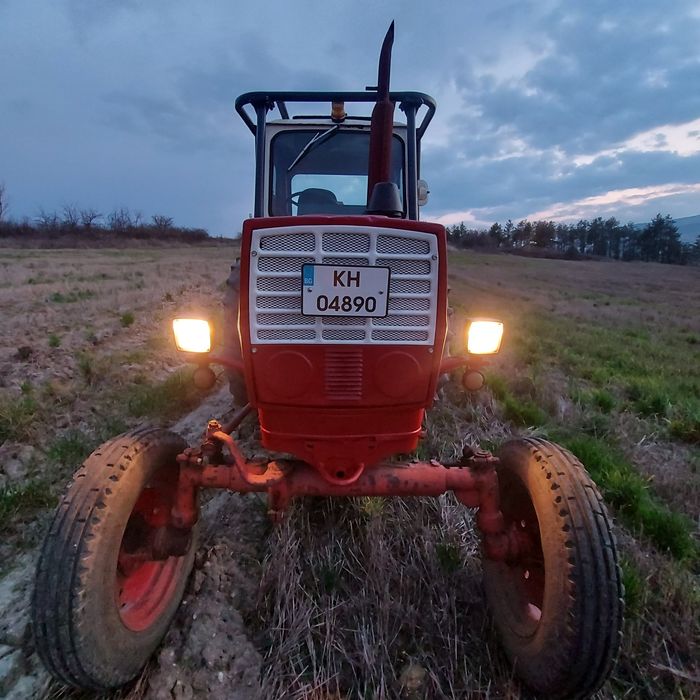 Продавам трактор ЮМЗ