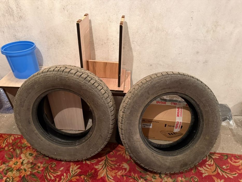 Продам шины 205/70R15