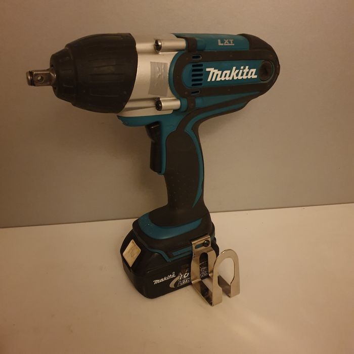 Makita DTW 450 Msina de înșurubat cu impact